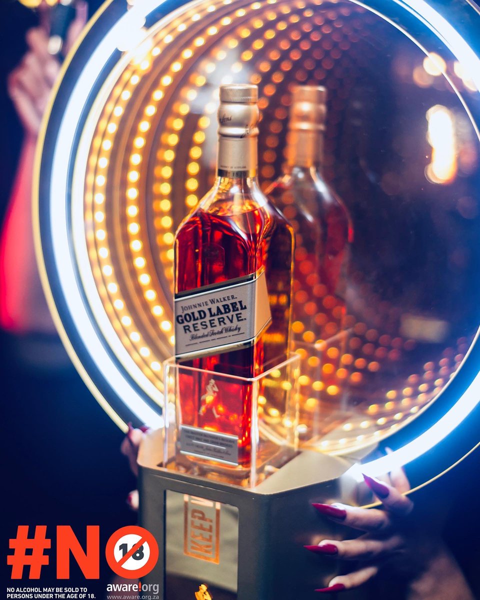 SASODT11's tweet photo. #AD Happy Season is upon us 🥳
Wishing everyone a blessed and safe festive season 🎆
Let’s have fun and drink responsibly🥃
@JohnnieWalkerSA
#TheWalkerWay 🚶🏾♂️
#KeepWalkingSa https://t.co/OxmJyE2KGl