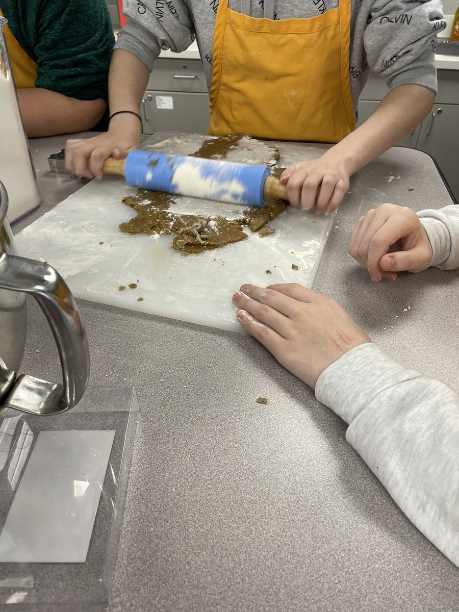 CiaThs's tweet photo. 5th Hour Gingerbread People!!#THSFACS #wearetruman @ISDSchools https://t.co/pOGI158bZO