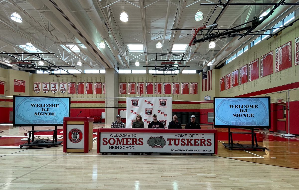 SomersFootball's tweet photo. Tremendous community support for @dylanFaller3 today as he commits to @StonyBrookFB #NextLevelTuskers @lohudinsider @KDJmedia1 @DirectRays https://t.co/LSWJX2zmyQ