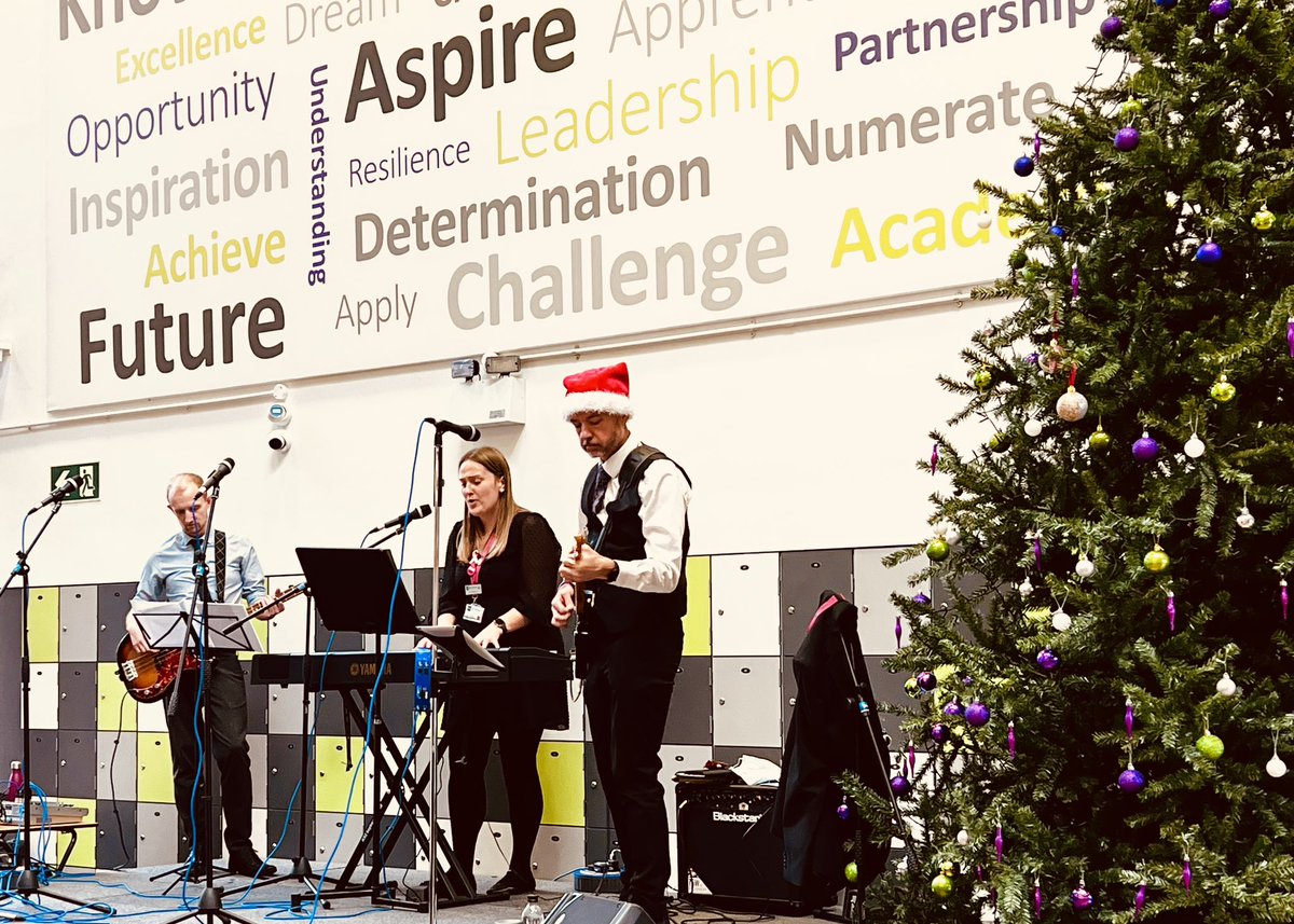 deFerrers_6th's tweet photo. A bit of lunchtime rockin’ around the Christmas tree! #SixthForm #Rockin #Singing #StaffBand #OurOwnMariah https://t.co/0z3dODplCg