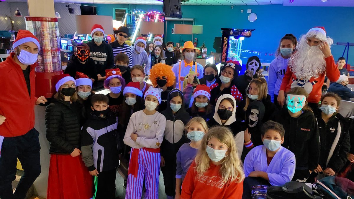UNSS43's tweet photo. Les collégiens du district de Monistrol relèvent le défi de Noël 🎅🎄⛄️🎳
#unss #unssauvergne #HauteLoire https://t.co/jL7slOOceS