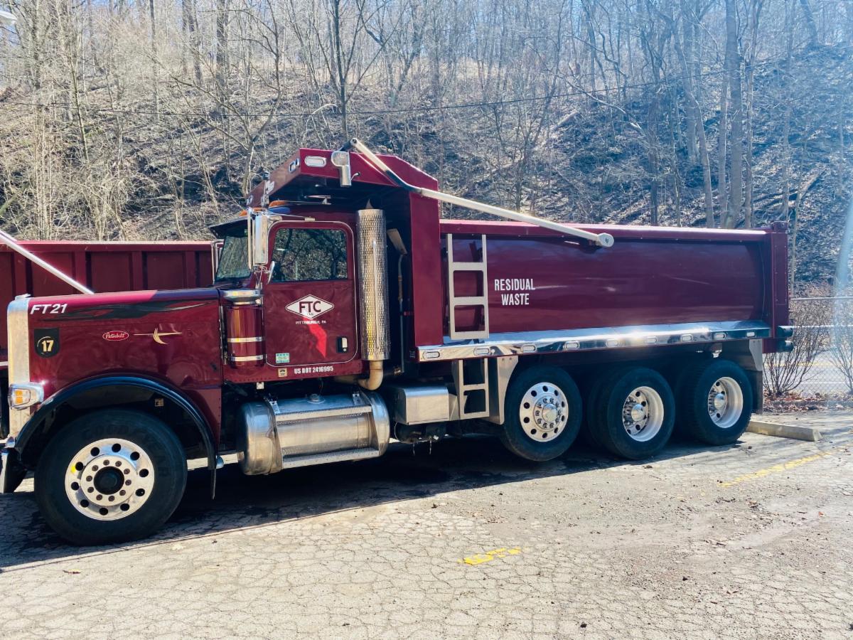 MrSign_PGH's tweet image. Truck lettering for FTC, LLC. on both their blue and red trucks!

#TruckLettering #WasteManagement #Trucking #MrSign #Pittsburghhttps://mrsignpittsburgh.com/products.cfm?signtypeProd=95294544710&amp;amp;pgtype=Truck%20Graphics