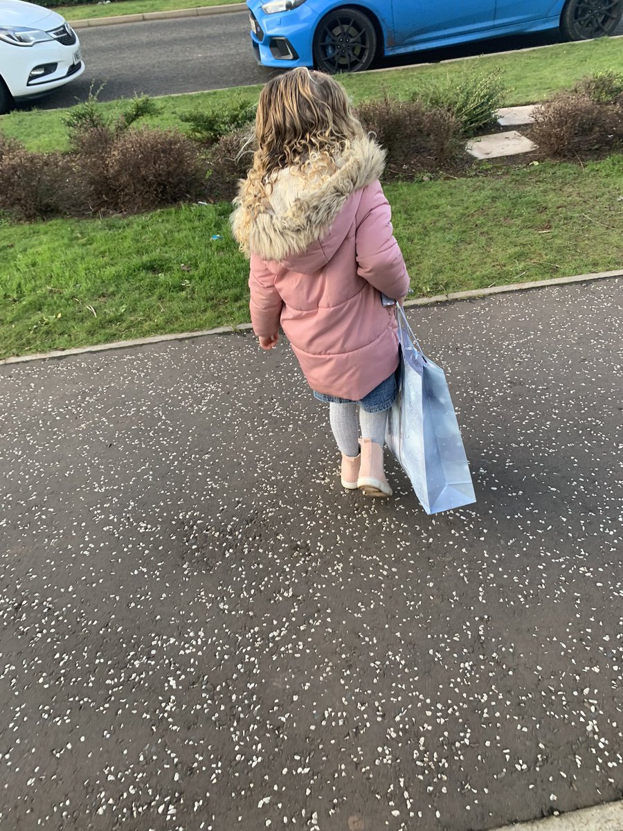 Littlest elf out helping us today to hand deliver hampers to each of our members⭐️. We have also contributed a lump sum of money to <a href="/Edinburgh_TcAc/">Edinburgh TcAc</a>  Christmas…helping reach as many young people this Christmas possible♥️.