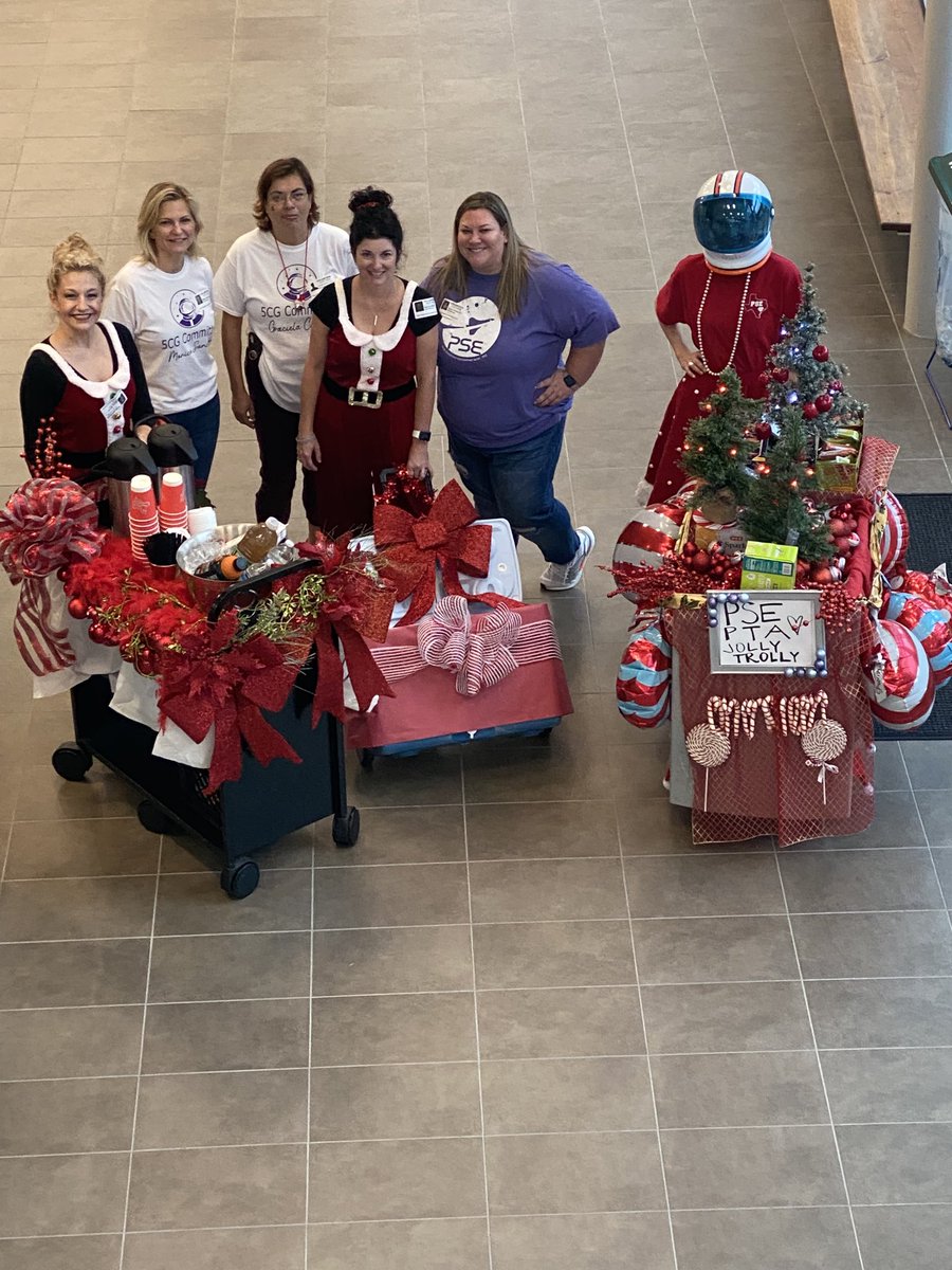 PSE proud of our PTA board and volunteers for making our day merry and bright with their  
Holly Jolly Trolley this am!🎄💜
Blessed by the best!💜💜
Happy Holidays!🎄💜