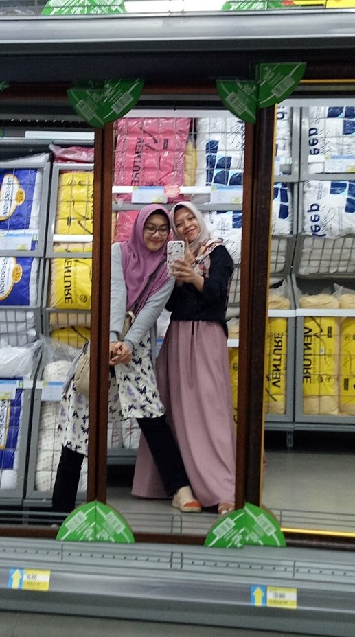 wiendasha's tweet photo. Foto 2 tahun yg lalu sm bestie https://t.co/k3xEUzO9ms