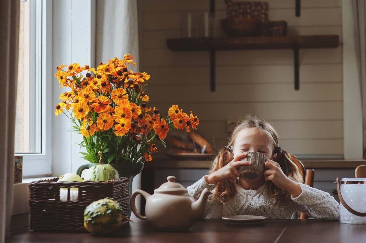 #internationalteaday Finding new and exciting activities for kids while they’re home from school can be a challenge, but we've got an idea! How about a classic traditional afternoon tea?

#teatime #tea #familytea #healthyfamily #family #healthyliving #parentingtips