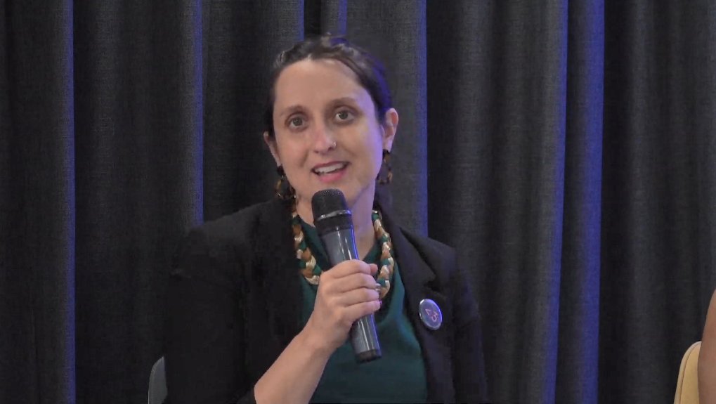 fpaisdigital's tweet image. 💭 &quot;Hay muchas brechas de género en materia de ciencia y tecnología [...] Queremos que este tema sea un tema prioritario y que en la próxima edición de #RoboticFest, la participación de mujeres sea mayor&quot;, Catalina Araya, Directora del Área de Educación @fpaisdigital.