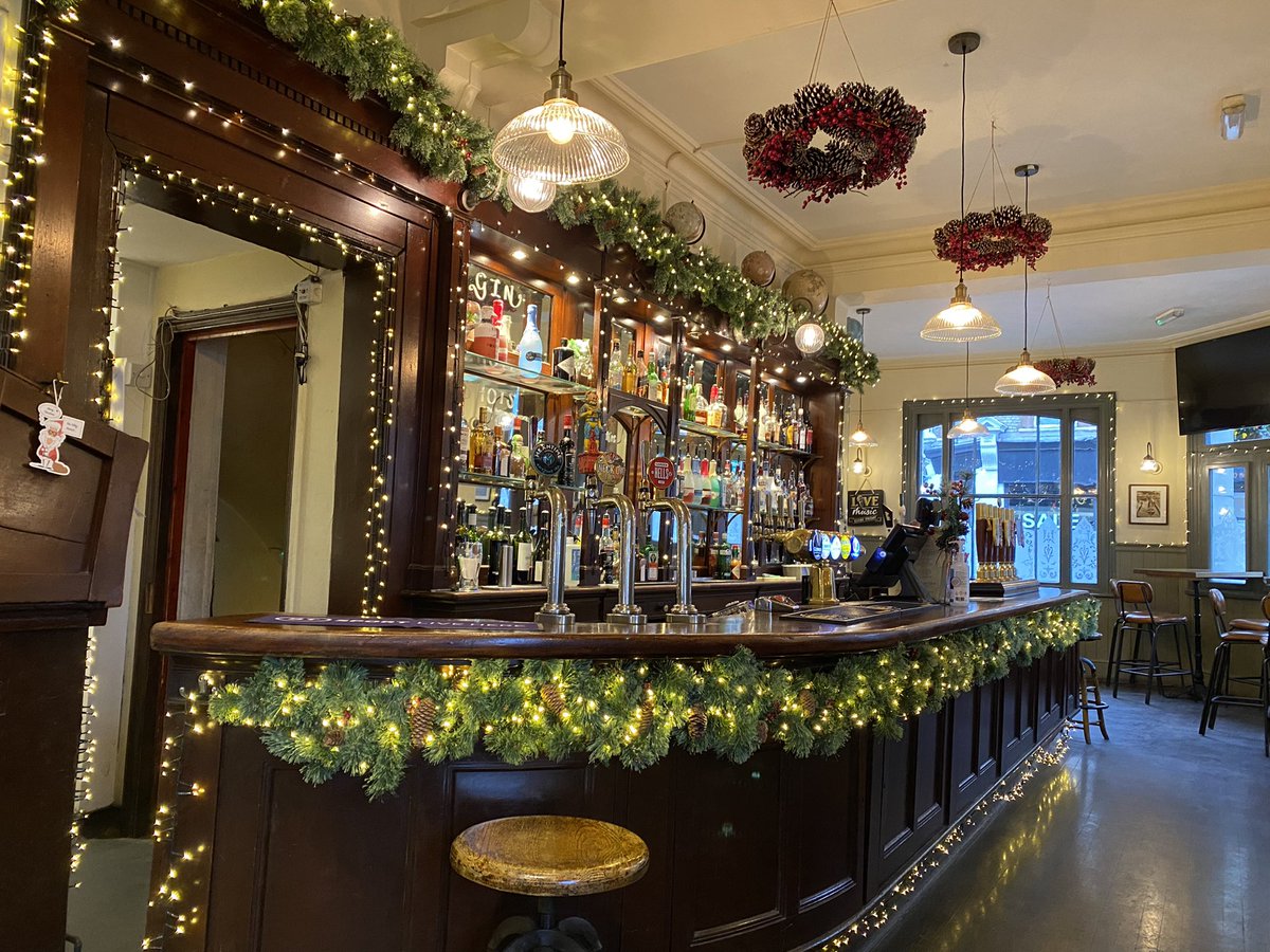 coffeekate2's tweet photo. Just enjoyed a lovely lunch in a great pub @globebrentford - fabulous staff and friendly customers. Beautiful Christmas decorations too. Thank you ❤️. #supportyourpub #pubs @Fullers #community https://t.co/6nvUtCuIal