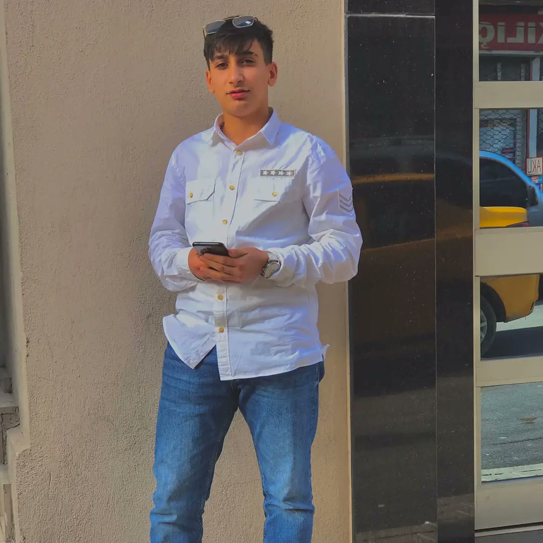 Senin celme taktıgın yerden başlıyorum "hayata". Varsın yara, bere  icinde olsun dizlerim, yüreğim kadar  acımaz nasıl olsa..