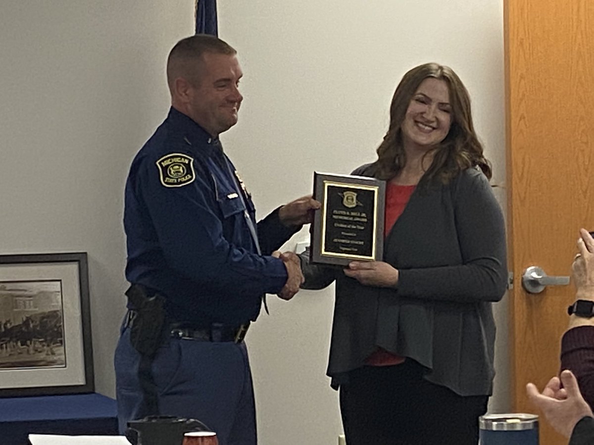 Congratulations to Jenny Stoudt on receiving the Floyd Bell Jr. Civilian Employee of the Year award for the Eighth District! Jenny is one of the outstanding administrative assistants at the Negaunee Post. https://t.co/3dhN7njWZJ