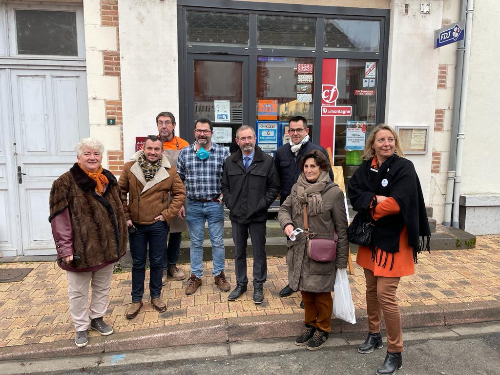 claude_riboulet's tweet photo. 🦃 Ce matin, à la Foire aux #dindes de #Jaligny-sur-Besbre, avec Nicole Tabutin, Conseillère départementale du canton. Merci à Mme le Maire et aux organisateurs pour la qualité de l'accueil. https://t.co/1bcj1qmr6U