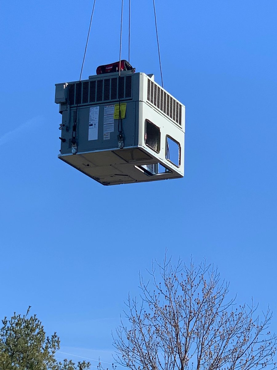 KingTesters's tweet image. Is it a bird?  Is it a plane?  No, its a new HVAC system getting installed at the King Tester World Headquarters.  See the process it took to lift the new system!

#kingtester #continousimprovements #HVAC #crane