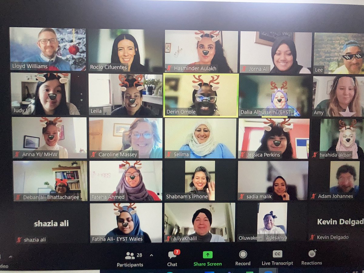 rocdaboss76's tweet photo. Love this fabulous team ❤️🤩🎄#EYSTfamily https://t.co/li7HfYYiYG