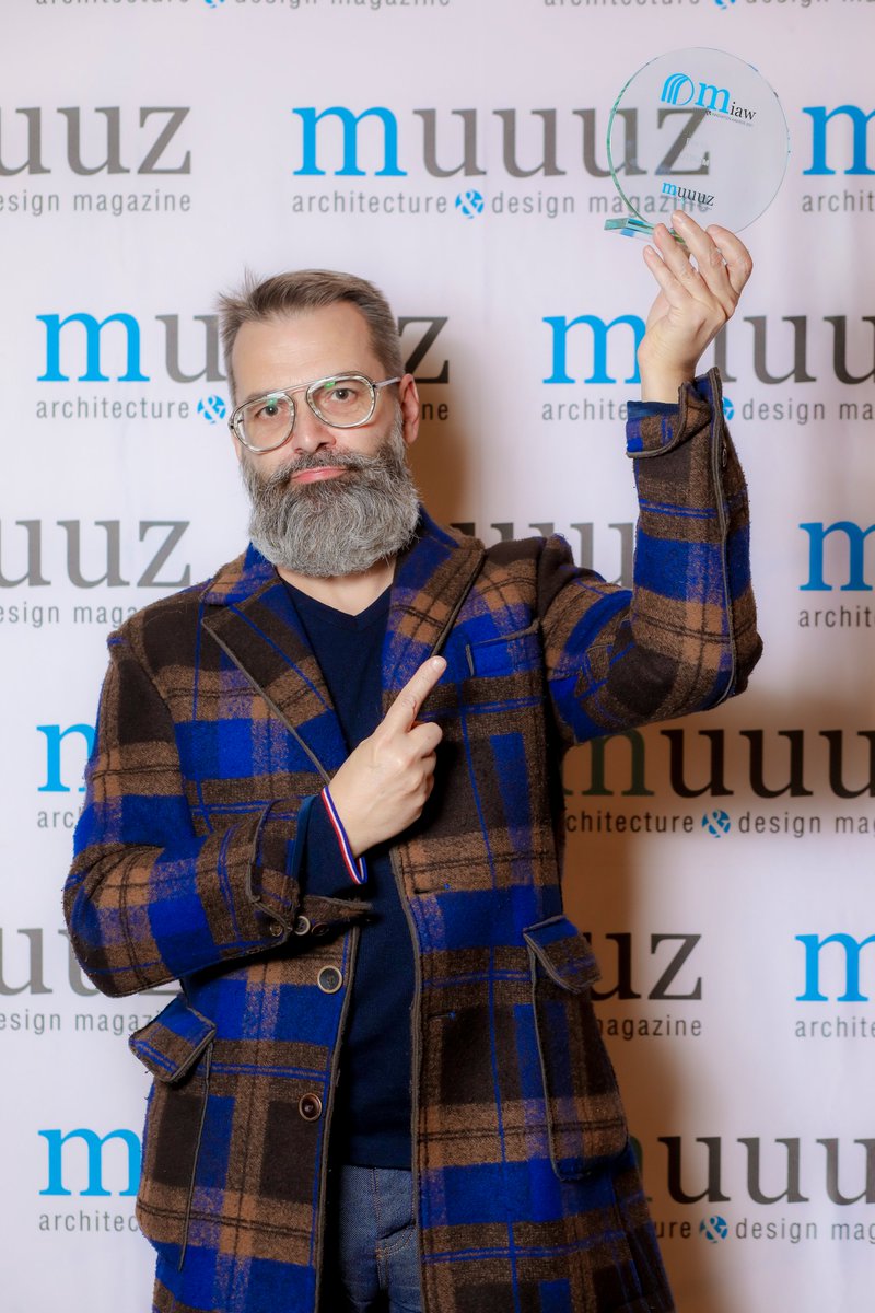 Parce qu’elles créent la fascination et un brin de surprise, aussi, les iconiques horloges Pop Up ne pouvaient être que récompensées. La rédaction a adoré la collection, sa singularité, et sa mécanique et lui attribue logiquement le MIAW International Design Award 2021 !