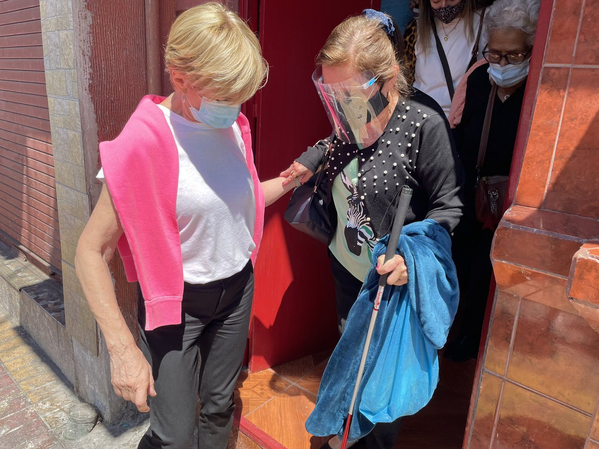 evelynmatthei's tweet photo. Nuestra primera actividad en #Antofagasta la tuvimos con personas mayores. Que importante escuchar sus experiencias, sus dolores y la esperanza con la que sueñan su futuro y el de hijos y nietos. Una alegría tremenda estar con ellos 🇨🇱 https://t.co/aPntz9Goyw