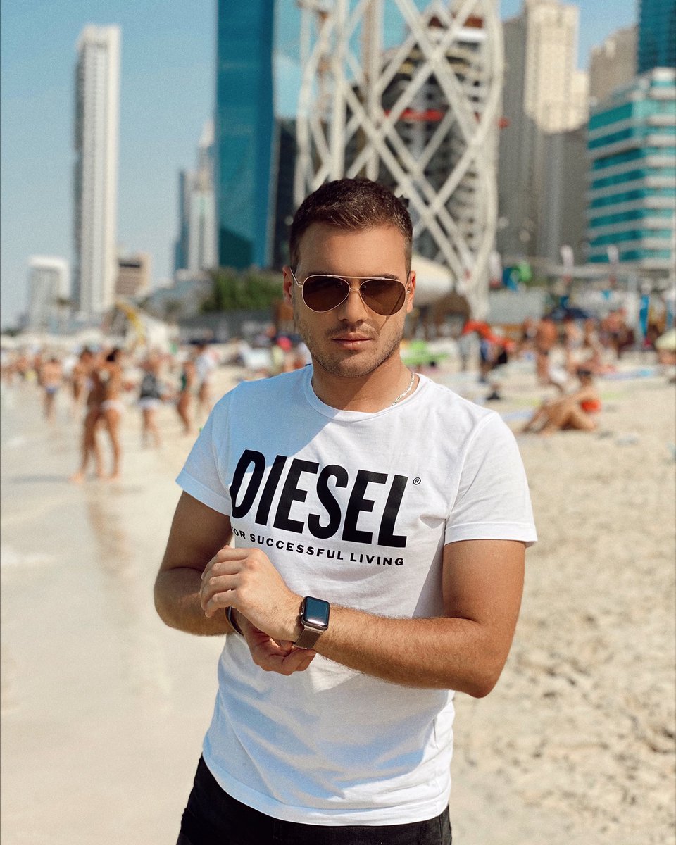 Robzzeh's tweet photo. #dubai https://t.co/AI8deGQAfe