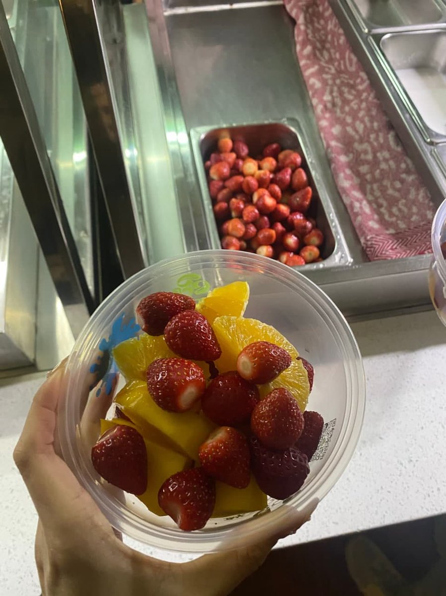 Temptat10n13's tweet photo. It tastes cold, but the heart is warm😄😄 https://t.co/Bx7pyeveNx