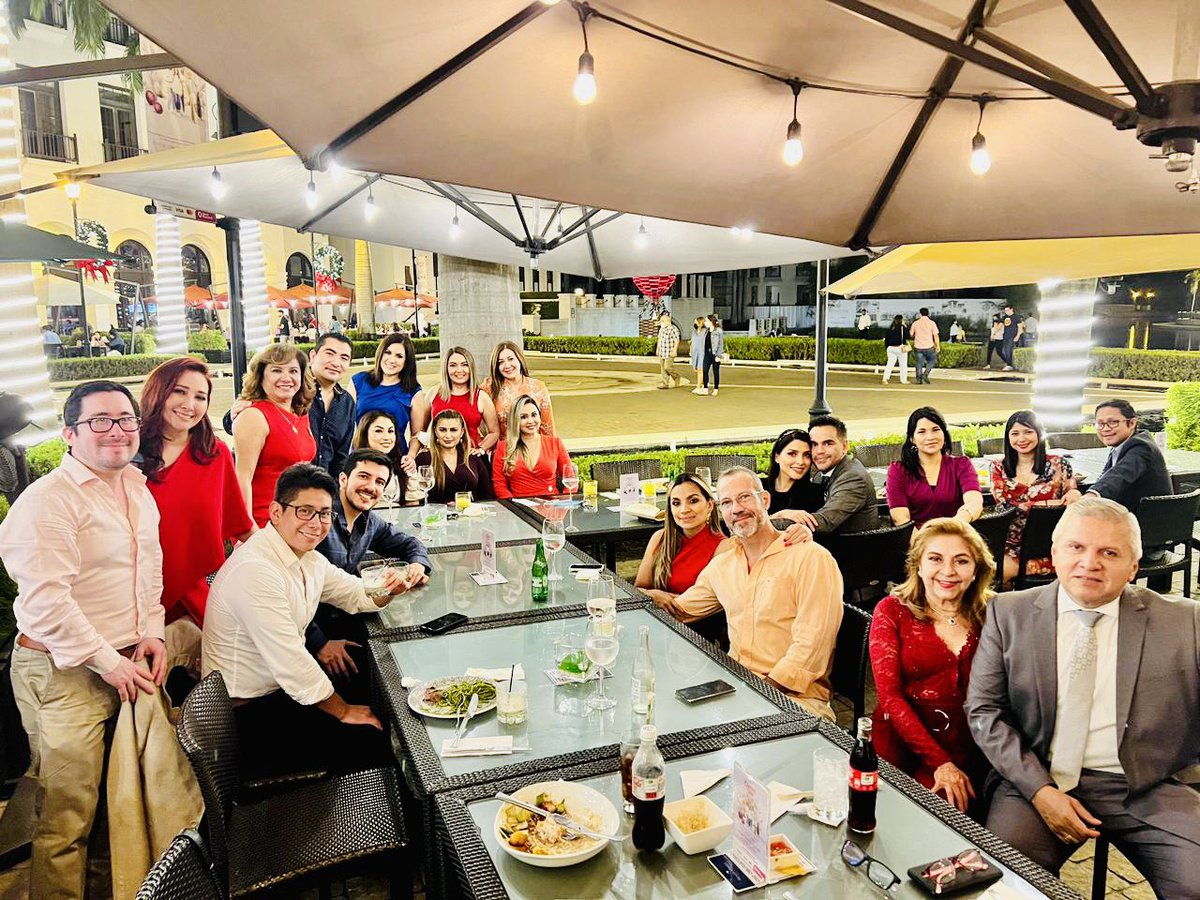 Secpre_Guayas's tweet photo. El pasado viernes, la @Secpre_Guayas celebró junto a sus honorables miembros en una cena de confraternización por #Navidad
¡Gracias a todos por asistir!😊 @MotivaImplantes https://t.co/HrykxT3N8e