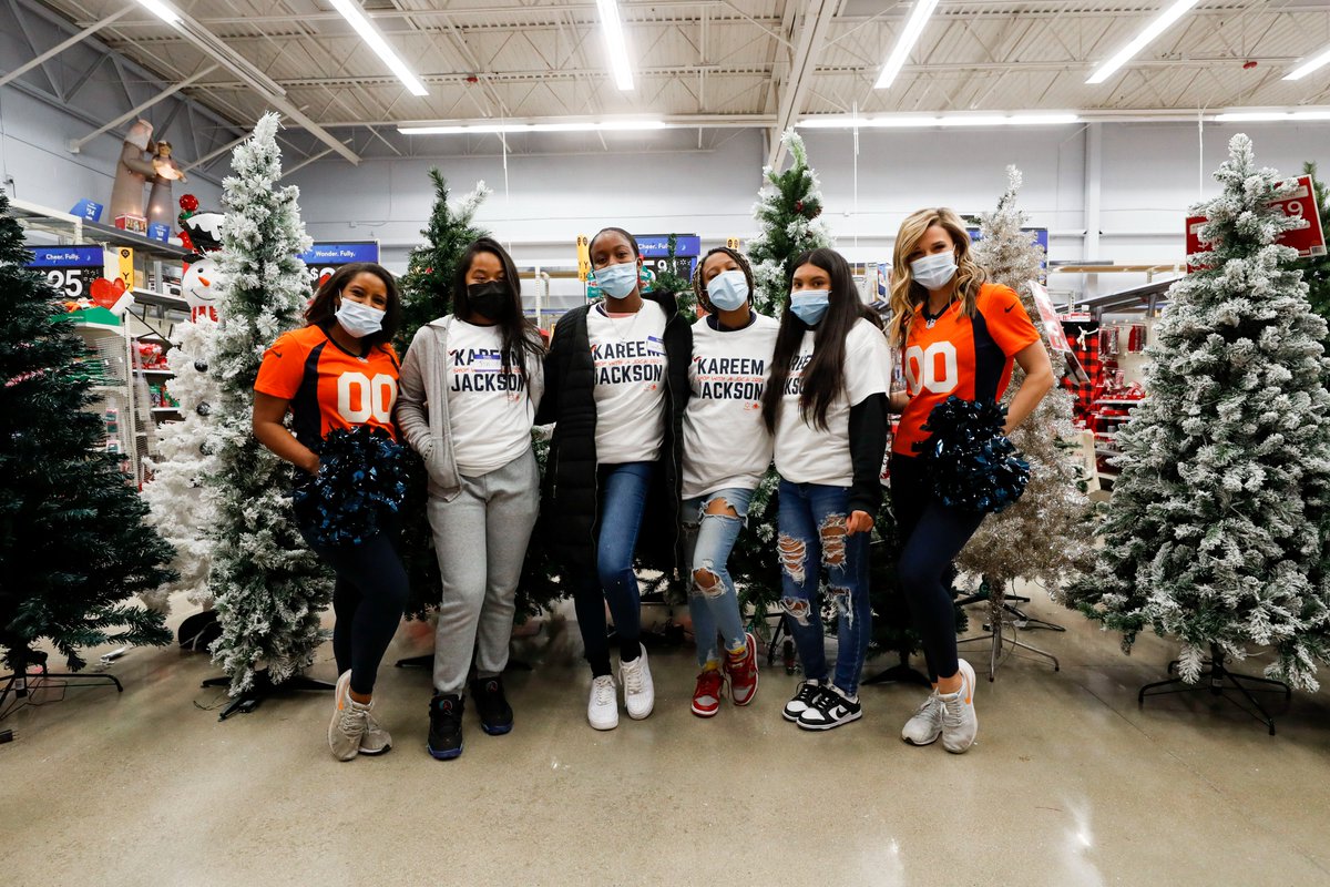 BroncosOffField's tweet photo. 'Tis the season to #BeAChampion✨

The @KJ25_Foundation hosted 50 @BGCMetroDenver kids last night for @ReemBoi25's annual "Shop with a Jock" event to celebrate the holiday season ❄️

📸 » https://t.co/OXX7cSWaru https://t.co/1SVZheIa85