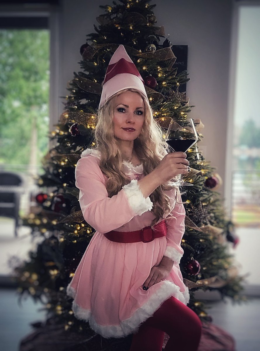 Quarant-wine Wednesday: Elf

#cosplay #Elf #cheers #wine #Washingtonwine