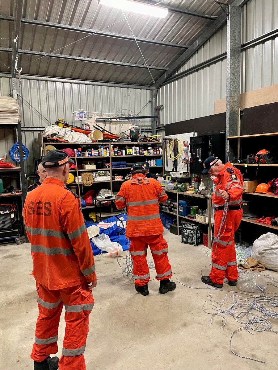 QLDSESVA's tweet photo. 🦺 SES NEWS

👪 Trinity Beach SES, State Emergency Service - Far Northern Region
📅 Last training evening for the year and preparation of the group for the rest of storm season.
📷 Gavin Tischendorf
👍 Great work team!

@QLDSESVA @QldFES 

#qldses #qldsesva #qldfes #sesvolunteers https://t.co/BeyNduW2dU