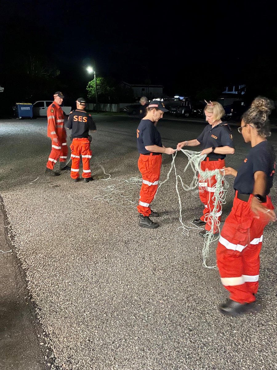 QLDSESVA's tweet photo. 🦺 SES NEWS

👪 Trinity Beach SES, State Emergency Service - Far Northern Region
📅 Last training evening for the year and preparation of the group for the rest of storm season.
📷 Gavin Tischendorf
👍 Great work team!

@QLDSESVA @QldFES 

#qldses #qldsesva #qldfes #sesvolunteers https://t.co/BeyNduW2dU