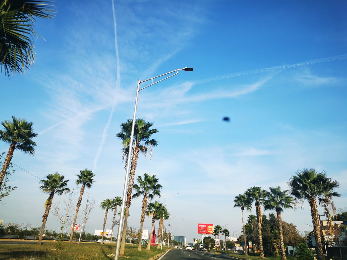 cool_skyangel's tweet photo. Omg!!!
#cotcc
#chemtrails
#chemtrailsoverthecountryclub
#Monterrey https://t.co/WU1QIMrqvs