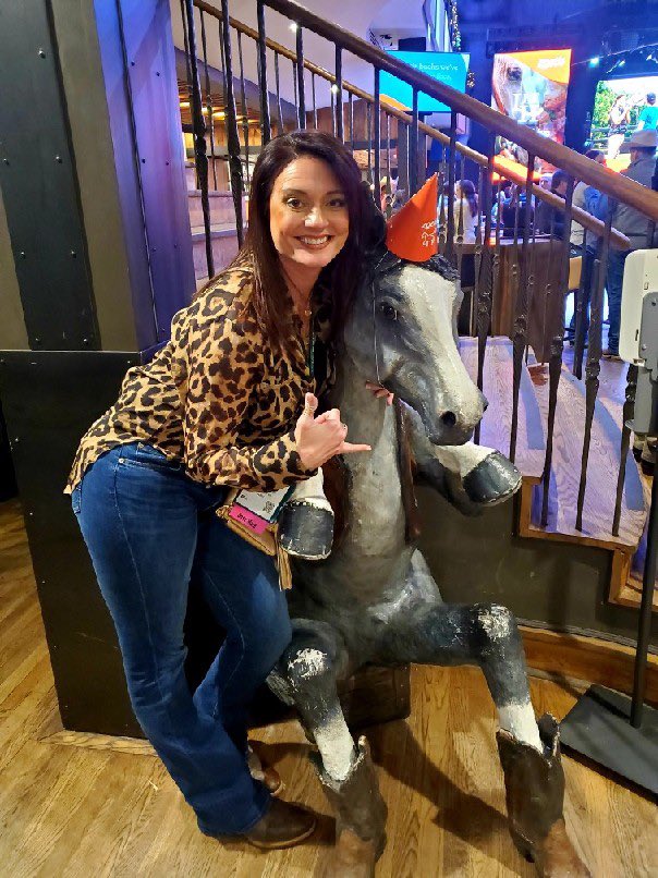 SPD_pawpatrol's tweet photo. Officer Johnson attended the #AAEP / #AAEVT 67th Annual Convention in Nashville. Continuing education is important in our field, as it is ever changing. We love learning new ways to help our community keep their pets happy any healthy! @Starkville_PD @AAEPHorseDocs @_AAEVT https://t.co/rYfgWOFoQh