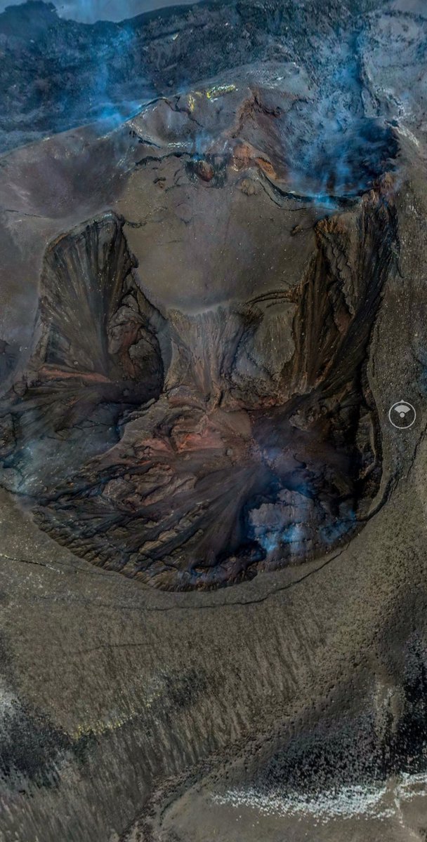 El cráter. Por dentro. 
La mejor fotografía para mí 
Como es posible que por ahí haya salido tanta destrucción.
📷 <a href="/SantaCruz_love/">i Love The World</a>