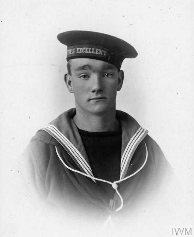 BritishHistorym's tweet photo. Remembering Ordinary Seaman C L Ridley 🇬🇧
Royal Navy, HMS Excellent.
Retweet to help remember him 🇬🇧
#Lestweforget #Remembrance #Royalnavy #Britishhistory #Britishnavy #Hmsexcellent https://t.co/dYEKhtVrbJ