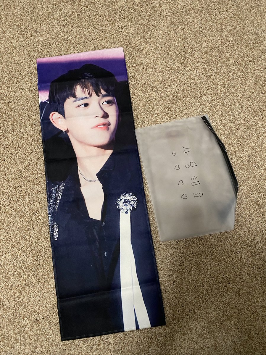 teddyGOs's tweet photo. WTS NCT WayV

Lucas Leciel slogan (60x20cm reflective slogan, 3 PCs, griptok)

🧸 $16
🧸 loc: usa
🧸 shipping: ww ok
🧸 DM if interested

‼️ prices do not include shipping; shipping will be calculated based off your location https://t.co/dgTRV65tNq