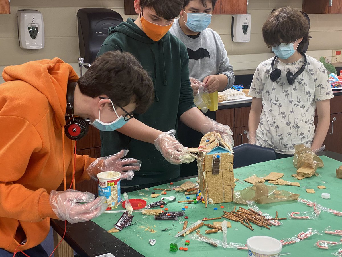 CherylDCampos's tweet photo. Gingerbread House Fun in GT Science! @Hernandez_Teach @NISDVale https://t.co/2iHbKHlq0P
