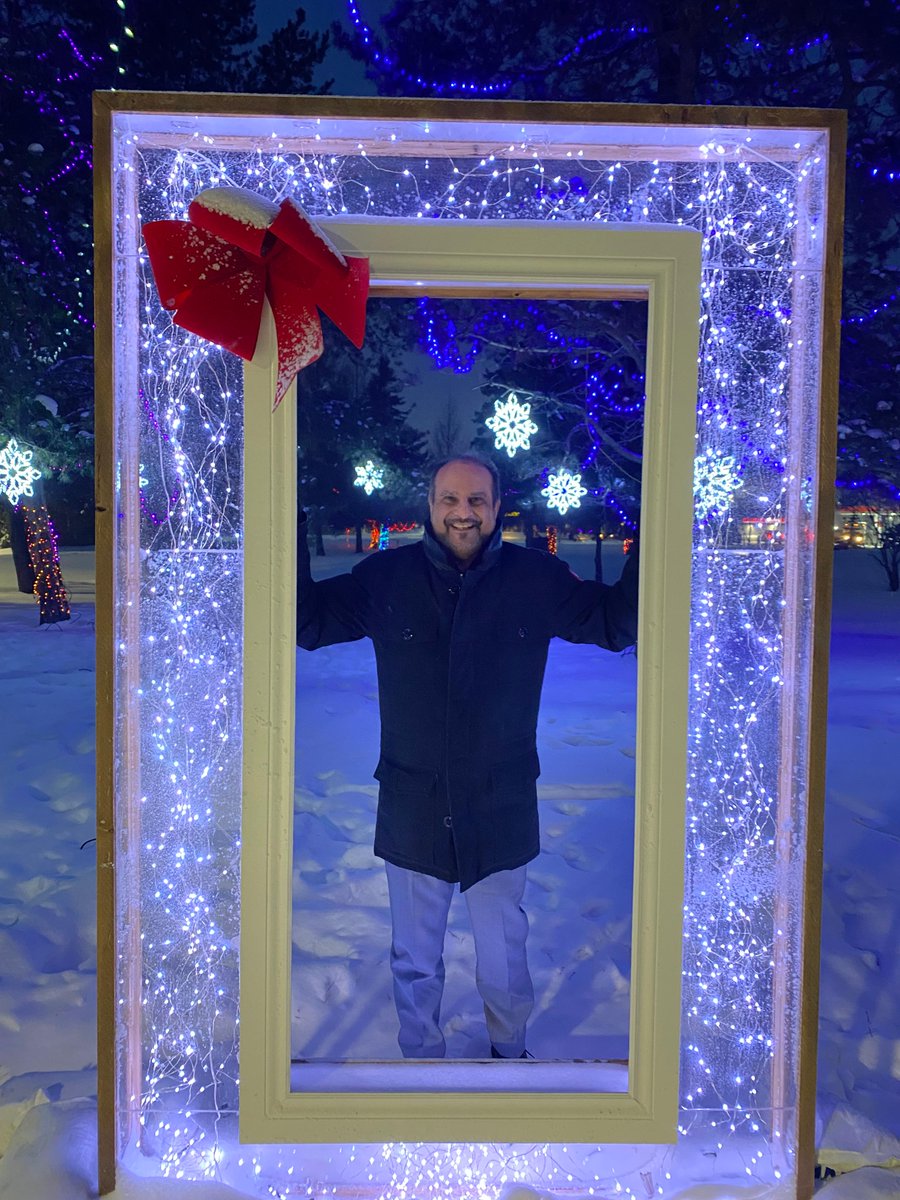 keyanocollege's tweet photo. Happy Holidays from Keyano College!๐
Thank you to our hard working elves Craig, Cody and Wenefredo for making this beautiful Selfie Frame for our Lights of Christmas.
Even our new President Jay Notay got into the holiday spirit!
#lightsofchristmas #keyanocollege #selfieframe https://t.co/Ehiy4k0Gha