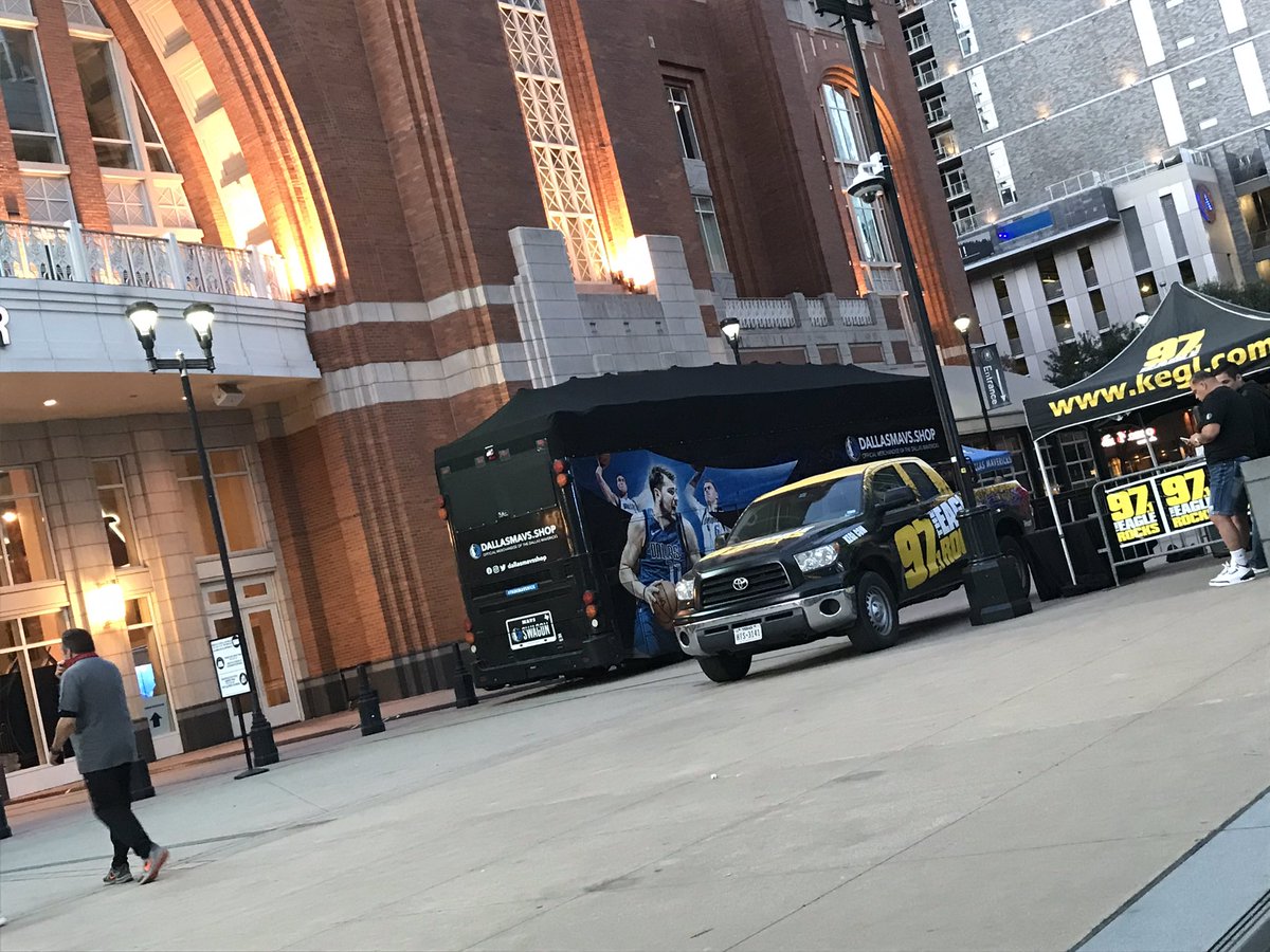 theeagledallas's tweet photo. Hey Eagle Fans‼️Make sure you stop by to see us tonight before the @dallasmavs &amp; Lakers game in the PNC Plaza! #MFFL #KEGL #TheEagleRocks 🦅 https://t.co/cA0FSt3DNB
