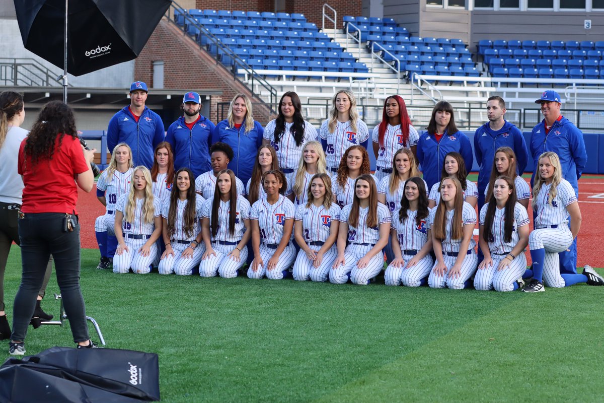 LATechSB's tweet photo. Guess what today was???

Yep! It was 📷 day for our fun bunch of ballers.

Season is right around the corner. 

#EverLoyalBe | #Compete https://t.co/uzZfinrB9s