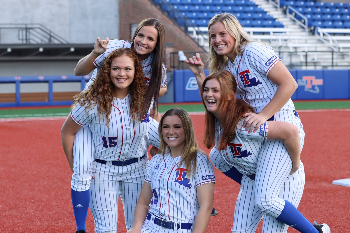 Guess what today was???

Yep! It was 📷 day for our fun bunch of ballers.

Season is right around the corner. 

#EverLoyalBe | #Compete