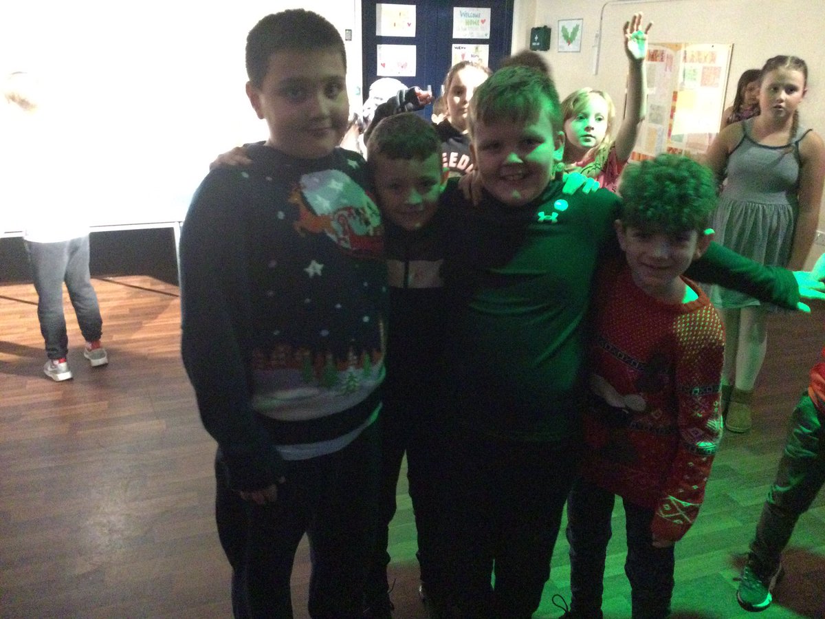 LSTMrsVose's tweet photo. We really enjoyed our Christmas party afternoon. We played lots of games, had dance competitions, won prizes, ate crisps and chocolate and washed them down with some pop. #merrychristmas https://t.co/YzxUUjICO0