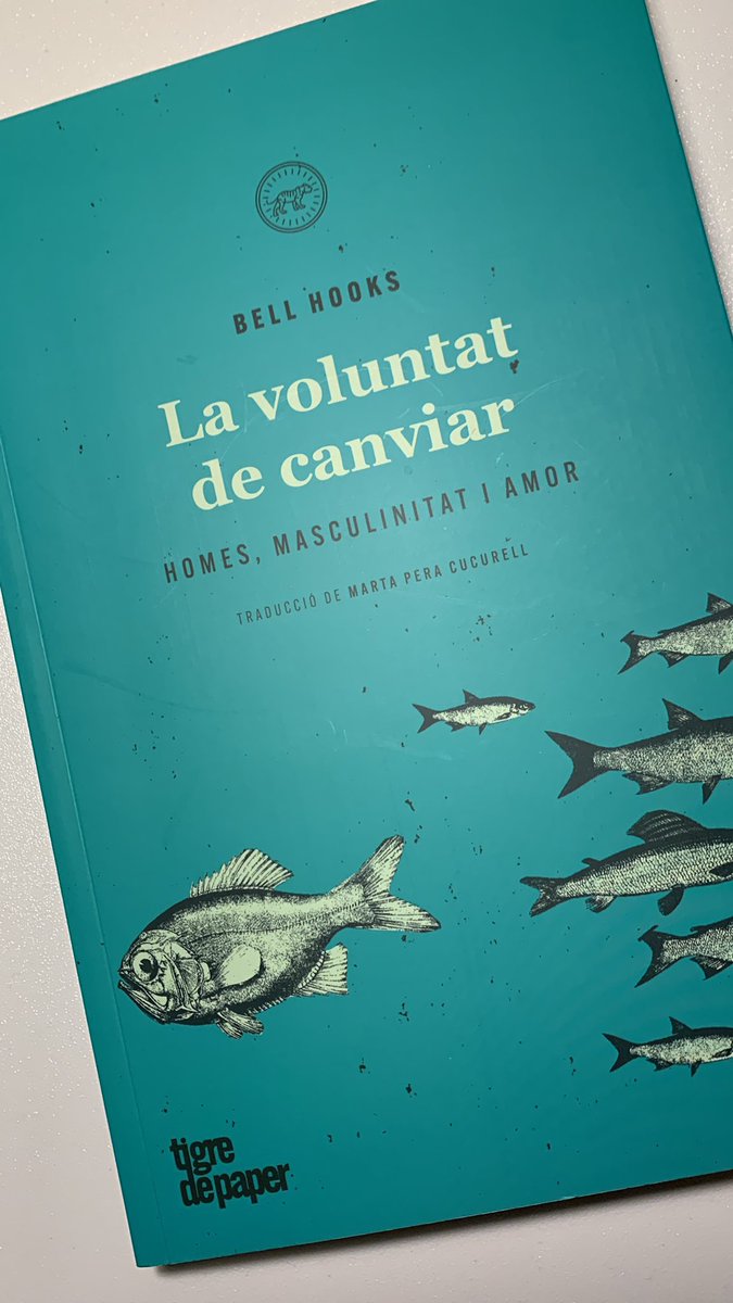 LubCynthia's tweet photo. Ens deixa #bellhook en minúscula perquè volia mostrar la “essència dels llibres, no qui soc”

“El patriarcat ha intentat reprimir i domesticar la passió eròtica”… Aquestes setmanes vaig llegir “La voluntat de canviar” 
publicat per @TigrePaper i @Bellaterra_ed https://t.co/ICXDikWIRJ