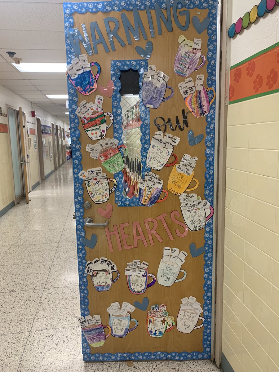 7Melinda7's tweet photo. Warming Our Hearts ❤️                    
Door Decorating for December
# gratitudemug #thisissecondgrade https://t.co/LdTjYtrNFp