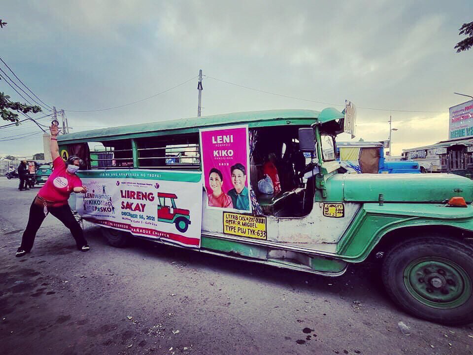 PamVeeeeeee's tweet photo. Libreng sakay!!! Tara na mga taga Moonwalk at Multi! Gate 2 to Gate 1 at pabalik hanggang 6pm!
Pamaskong Handog!
#PinkPasko
#Leniwanag
#Kikotitap
#TLRParaรฑaque https://t.co/sp9ADQNRiI
