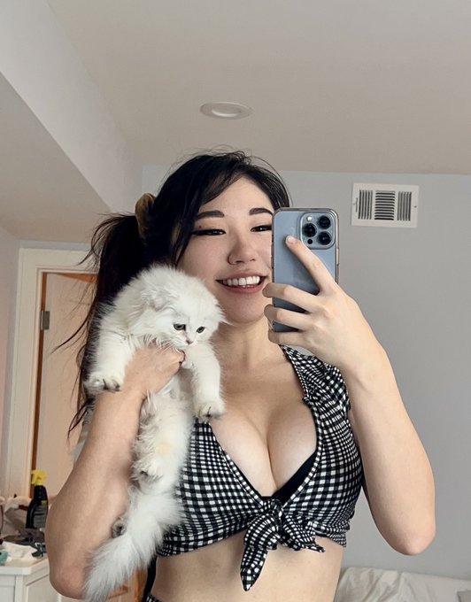 good afternoon from me and Milkers 🤍 https://t.co/gZJRrWtfD5