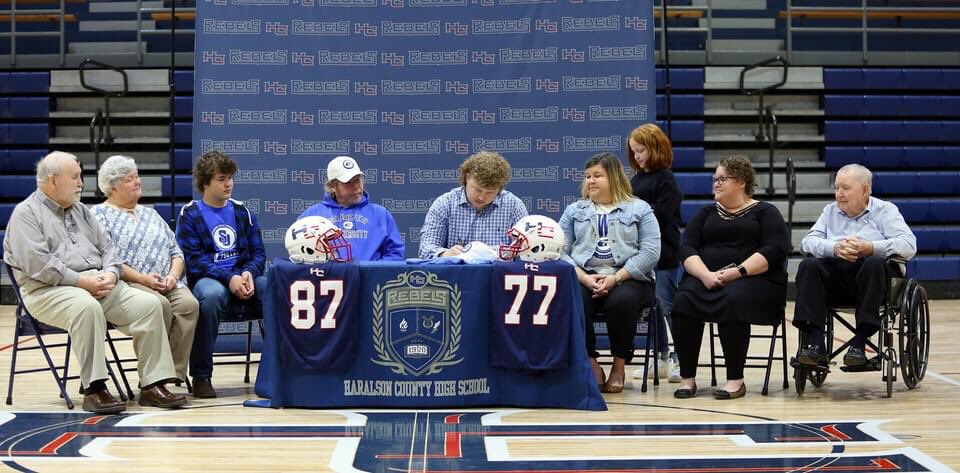 _realbarron73's tweet photo. I am extremely blessed and grateful to be able to say that I am going to continue my career at Shorter University!! Thank you to all who have helped me along the way, you are appreciated more than you know!! Next chapter starts now! #FlyHawks @coachmorrison58 @Shorter_FB https://t.co/i5zzM4tI4K