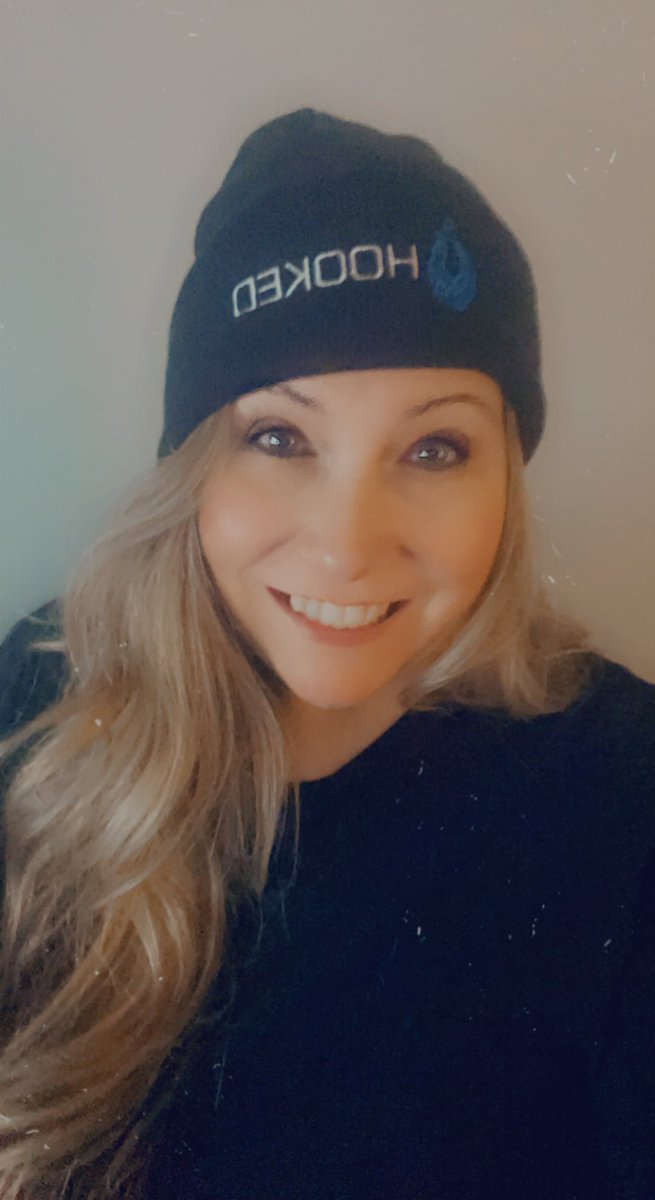 What a fun surprise I got today 💖
My friends at @Hookedontravel_ sent me this super cool, comfortable and warm winter toque 
Thanks guys 🤗🤗

#merch #alcoholfree #travel #blogger #alcoholfreetravel #toque #hat #winter #photo #photography #business #promo #entrepreneur