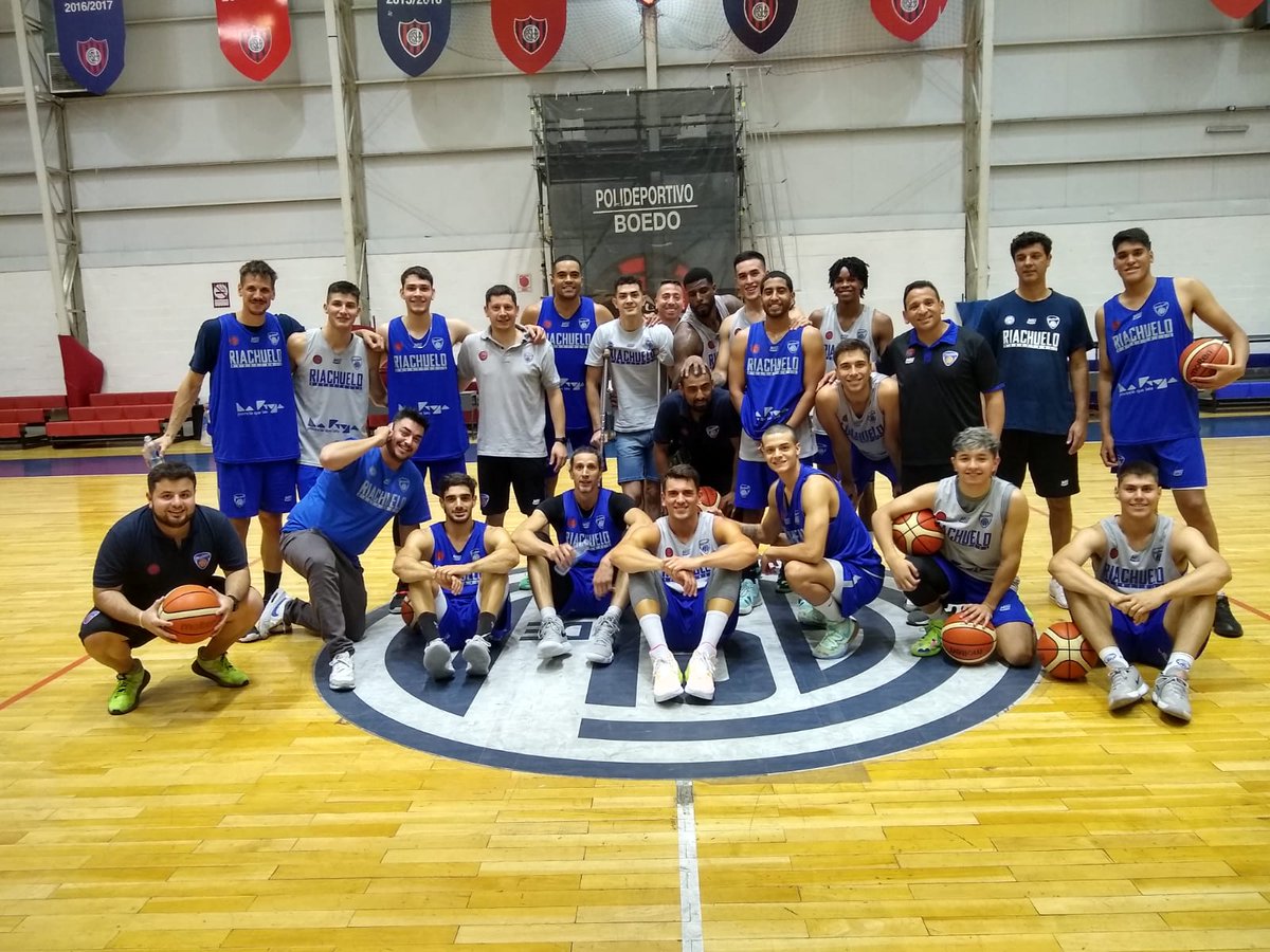 🏀👏 Miren quien nos visitó por Boedo y nos estará acompañando tanto hoy en el partido de LDD como mañana en el partido de Liga Nacional frente a <a href="/SanLorenzo/">San Lorenzo</a> 🔥🔥⛹️‍♀️

Que alegría verte Eric!! <a href="/Ericflor/">Eric Flor</a> 

Vamos Eterno 🐺🐺

#SomosLaRioja
#SomosLigaNacional