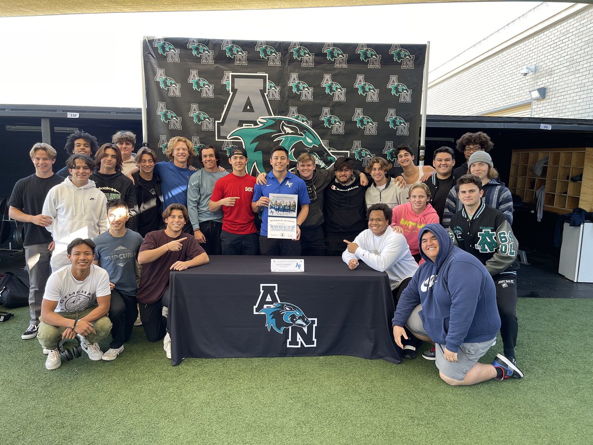 kurtchesneyfb's tweet photo. Made it official today! Couldn’t be more proud to be a part of the #BoltBrotherhood. I can’t thank my coaches and teammates enough. Extremely grateful for their support. 

@coachcalahan @CspatTeam @aliso_football @CoachTCalhoun @jake8shakes @Brian_Knorr @TheChrisRubio https://t.co/MIb5SkppTt