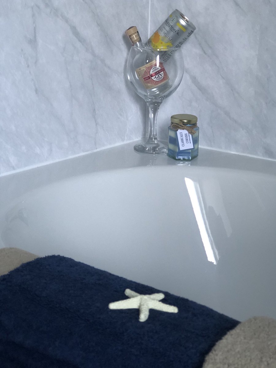 DressPacks's tweet photo. Light the cornish candle and enjoy a sneaky G&T whilst having a soak! #dresspacksolutions #dresspacks #cornwall #displaypacks #caravans #lodges #sellingthelifestyle https://t.co/Gc83VAihQ0