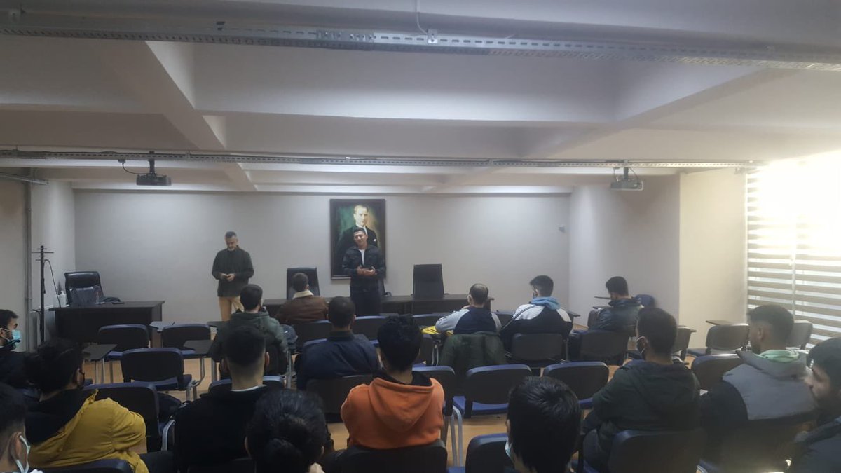 FIRATGUL35's tweet photo. Bugün Ege üniversitesi spor bilimleri fakültesi öğrencileriyle buluştuk. Kariyer söyleşileri kapsamında verimli bir sohbet olduğunu umuyorum. Katılım gösteren bütün öğrencilere teşekkür ederim. Faik Vural ve Melih Balyan hocalarıma da davetleri için ayrıca teşekkür ederim. https://t.co/TvIomL05Aa