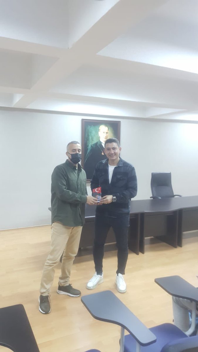 FIRATGUL35's tweet photo. Bugün Ege üniversitesi spor bilimleri fakültesi öğrencileriyle buluştuk. Kariyer söyleşileri kapsamında verimli bir sohbet olduğunu umuyorum. Katılım gösteren bütün öğrencilere teşekkür ederim. Faik Vural ve Melih Balyan hocalarıma da davetleri için ayrıca teşekkür ederim. https://t.co/TvIomL05Aa