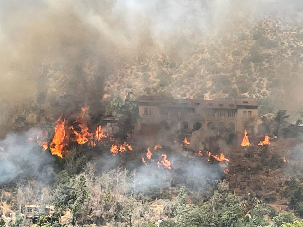 fdo2000's tweet photo. Último Minuto
Bomberos San José de Maipo trabaja en Alarma de Incendio en Camino El Volcán y El Cerro por fuego en Hospital local, sanatorio, casas y fuego en ladera de cerro @biobio @chile_accidente @CA3EHH @Pabl0Manzanares https://t.co/JfIMko7t0f