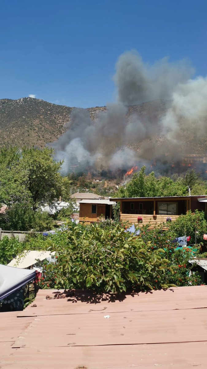 fdo2000's tweet photo. Último Minuto
Bomberos San José de Maipo trabaja en Alarma de Incendio en Camino El Volcán y El Cerro por fuego en Hospital local, sanatorio, casas y fuego en ladera de cerro @biobio @chile_accidente @CA3EHH @Pabl0Manzanares https://t.co/JfIMko7t0f